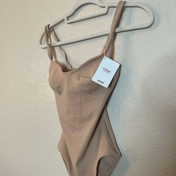 Wolford Mat de Luxe forming Strong shaping bodysuit XS C Cup in Powder NEW $230 - Picture 8 of 11
